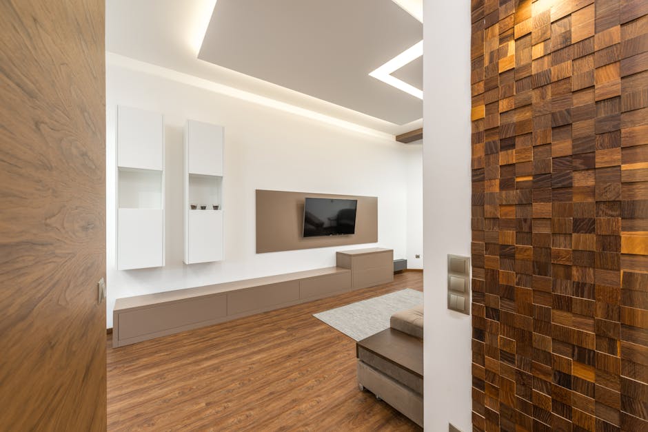 Modern wand tv meubel geïntegreerd in een stijlvol interieur met decoratieve elementen.